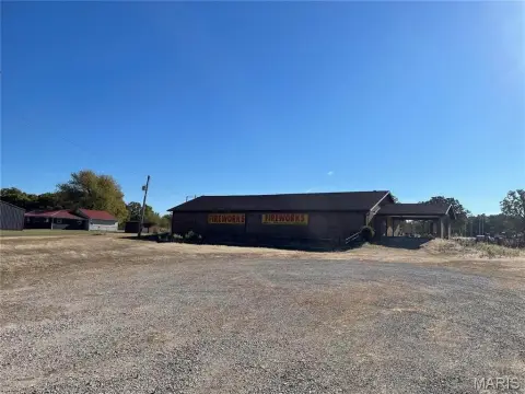 Retail Building Near Interstate 44