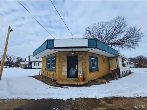 Versatile Commercial Property in Cahokia