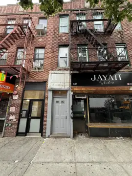 Retail Space in Thriving Community