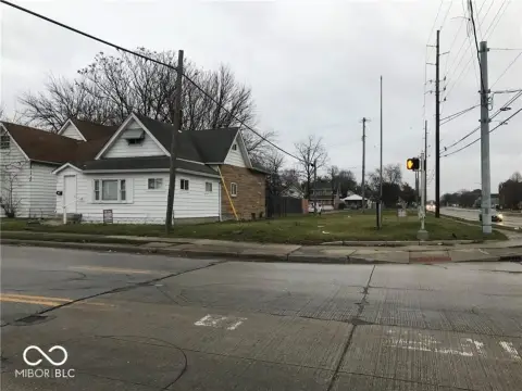 Corner Lots with Redevelopment Potential