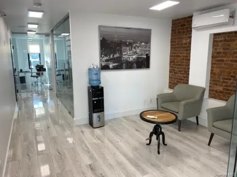 Furnished Private Office Unit