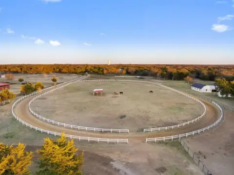 Premier Horse Ranch Near Town