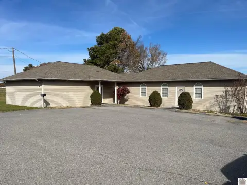 Commercial Office Building in Benton, KY