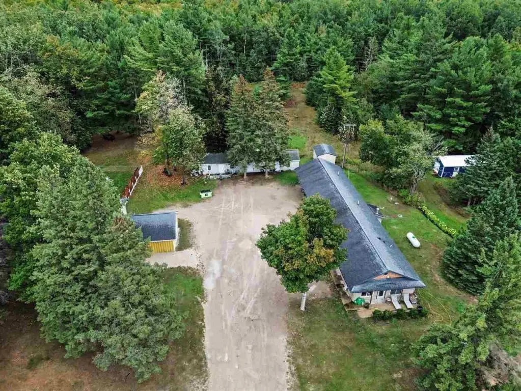 2870 N Us 31 Hwy, Levering, MI 49755