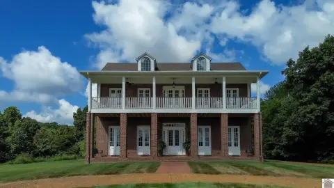 Picturesque Estate on 18 Acres