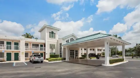 Florida City Hotel with Amenities