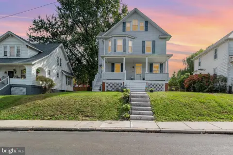 Spacious Victorian with In-Law Apartment