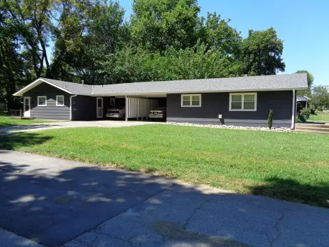 Duplex with Connecting Carports