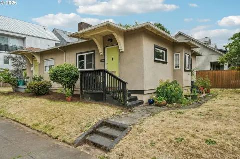 One-Bedroom Duplex with Parking