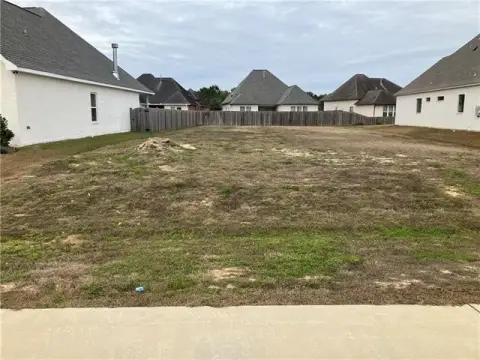 Residential Land in Madisonville, LA