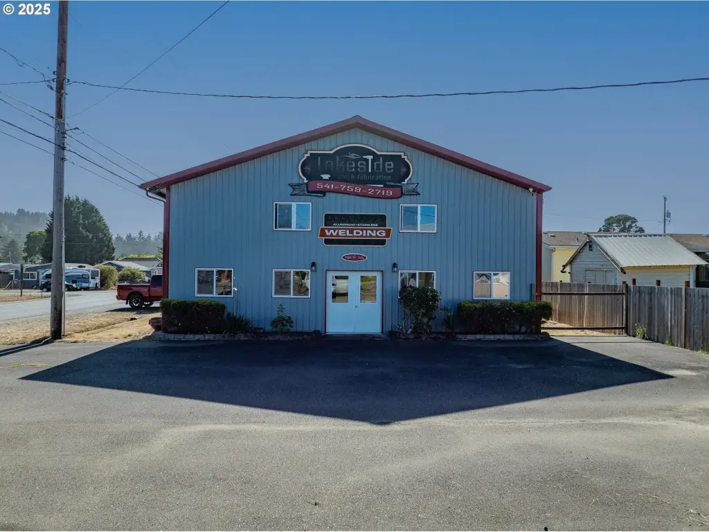 100 N 7Th St, Lakeside, OR 97449