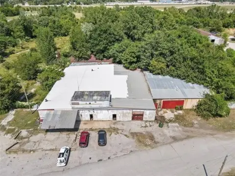 Tulsa Warehouse with Repair Shop