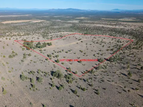 20-Acre Off-Grid Getaway