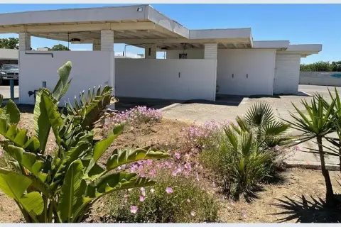 Commercial Land with Business Opportunities