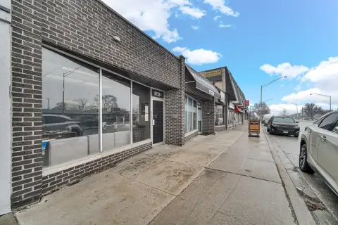 Versatile Commercial Building in Oak Lawn
