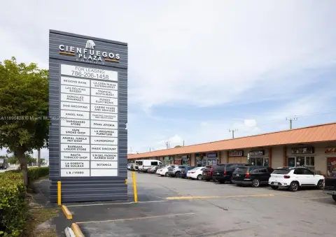 Retail Space in Hialeah Plaza