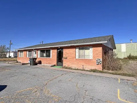 Commercial Building on Large Lot