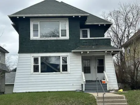 Milwaukee Duplex with Hardwood Floors