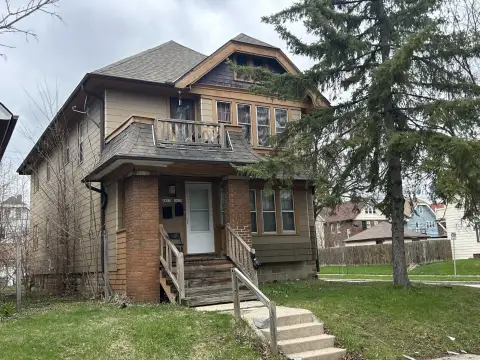 Milwaukee Duplex with Hardwood Floors