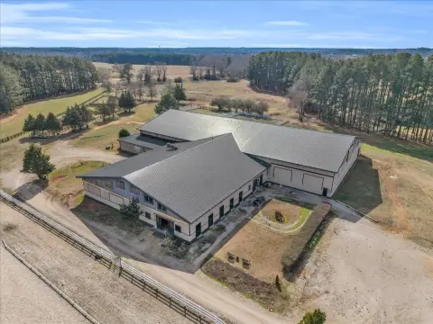 Equestrian Facility on 25 Acres