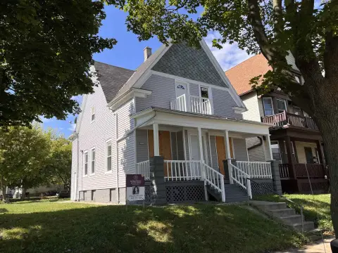 Renovated Duplex in Milwaukee, WI
