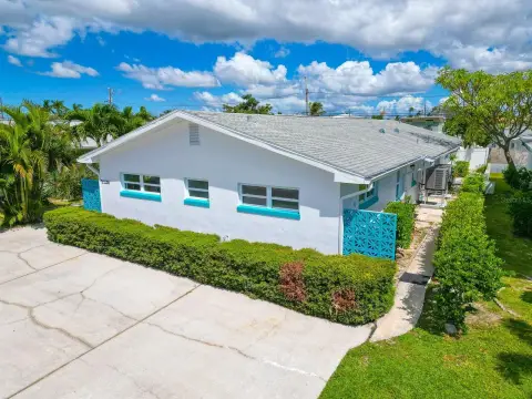 Renovated Duplex Near Treasure Island Beach