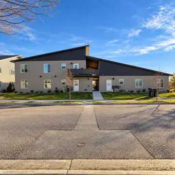 6-Unit Apartment Building