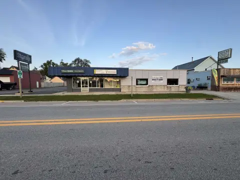 Pardeeville Strip Center with Storage