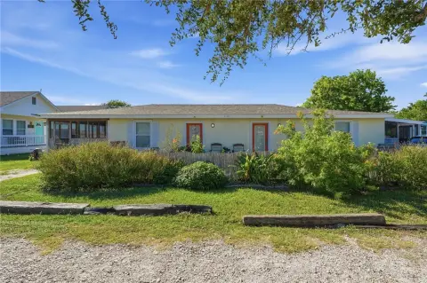 10-Unit Cottage and Duplex Property