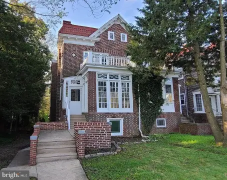Spacious Bi-Level Merchantville Duplex