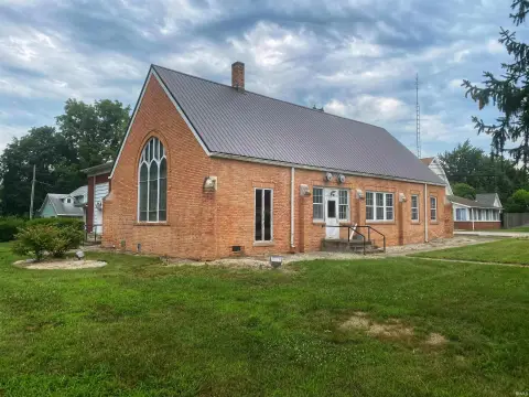 Versatile Mixed-Use Building with Kitchen