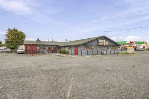 Tavern with Liquor License