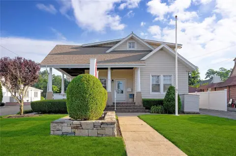 Farmingdale Mixed-Use Property For Sale