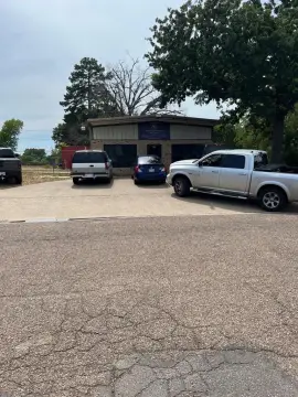 Commercial Building in Athens, TX