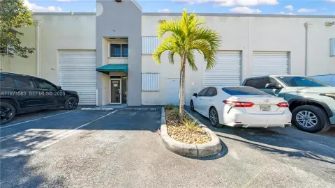 Doral Warehouse with Private Offices