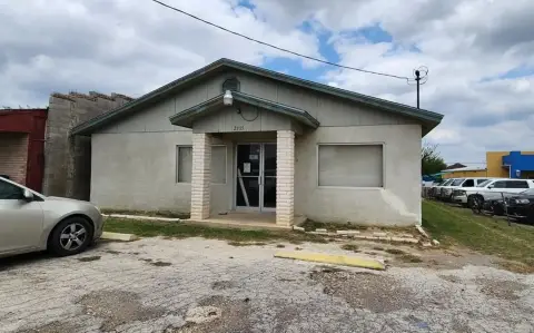 Eagle Pass Commercial Building For Sale