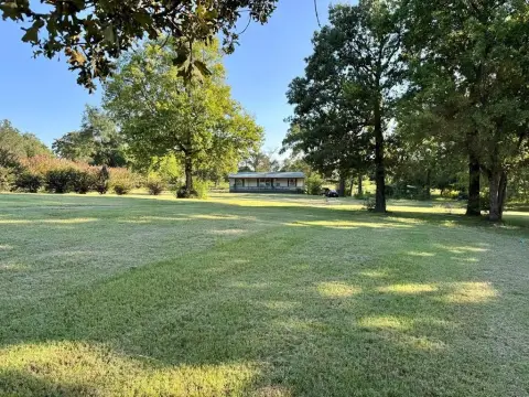 Malakoff Home on Unrestricted Acreage