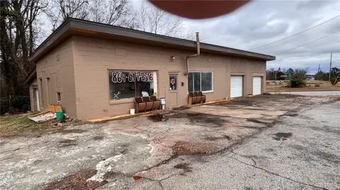 Seneca Automotive Service Property