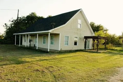 Kemp, TX Acreage with Residence