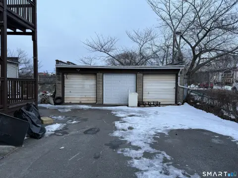 Secure Garage Space For Lease