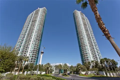 Turnberry Towers High-Rise Condo