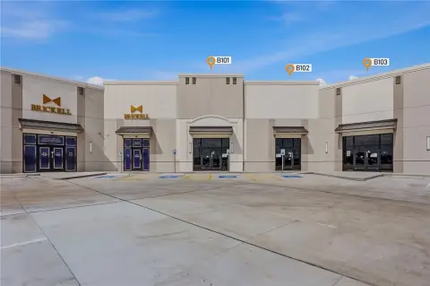 Retail Suite in New Shopping Center