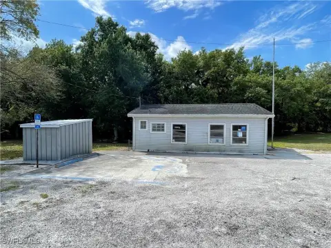 Palmdale Office Building with Potential