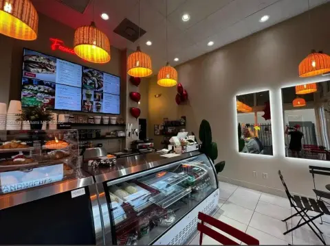 Turnkey Cafe in Miami Beach
