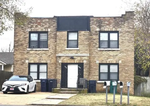 Oklahoma City Duplex with House