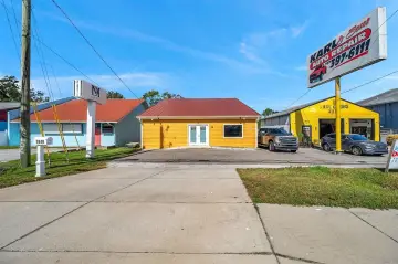 Largo Mixed-Use Building For Sale
