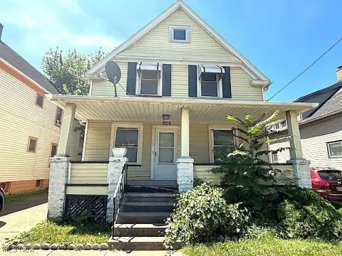 Sprawling Triplex in Newburgh Heights