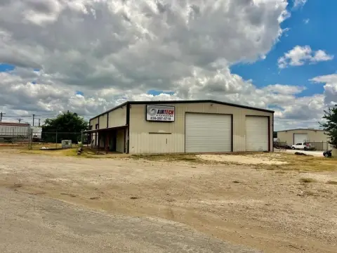 Dual-Warehouse Flex Property