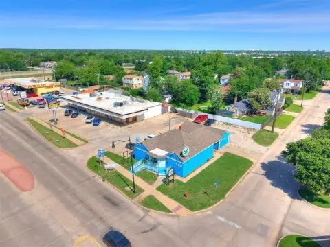 Freestanding Retail Building Near I-44