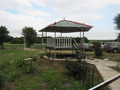 Prime I-35 Frontage Land